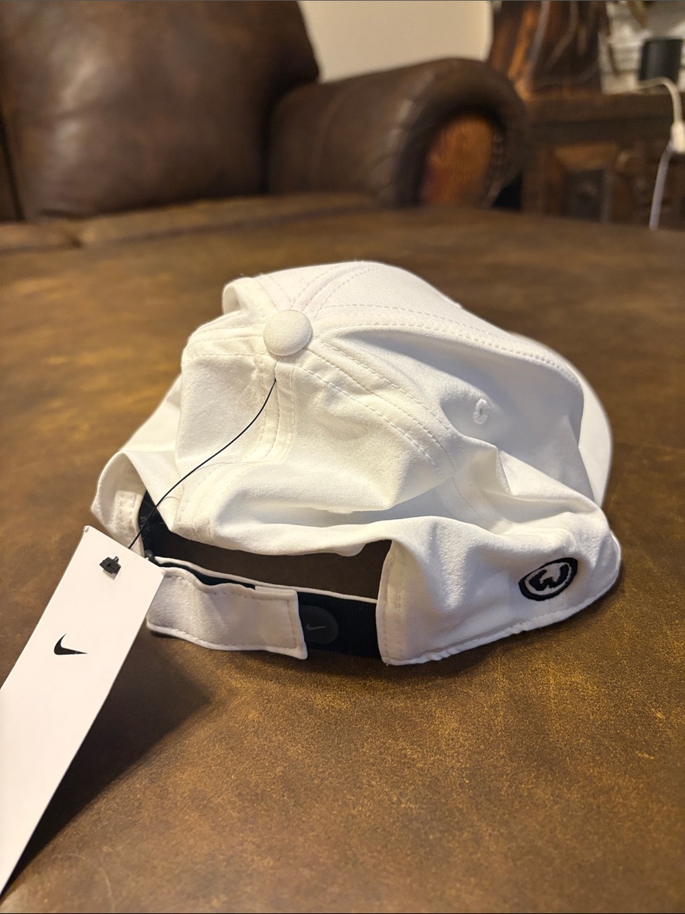 Nike White Baseball Cap with Black Embroidered Horse Patch - Picture 3 of 7